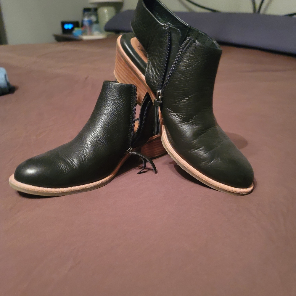 Sofft Black Leather Ankle Booties with Stacked Heel